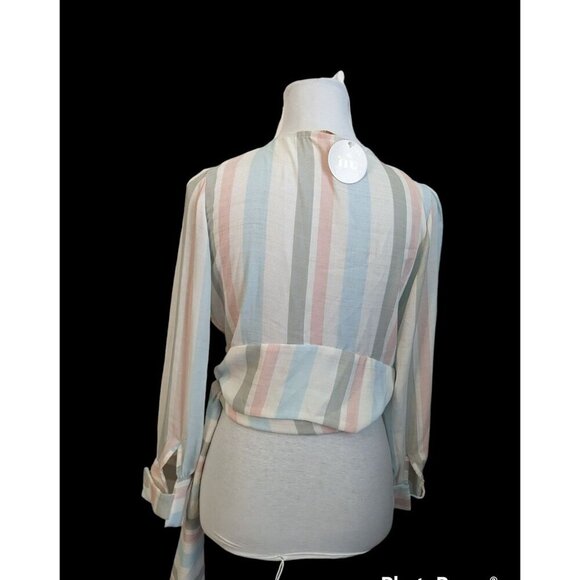NWT INC Company  wrap top  blouse blue pink pastel cropped  size 10 see below - Picture 2 of 8